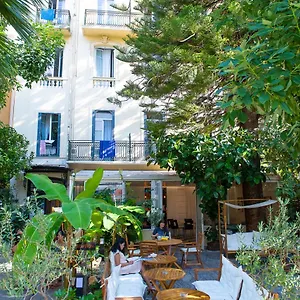 Hi Les Camelias Nizza