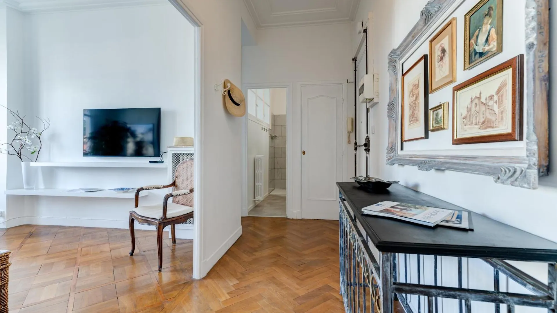 Elegant Condo With Balconies In The Heart Of Nice 0*,  France