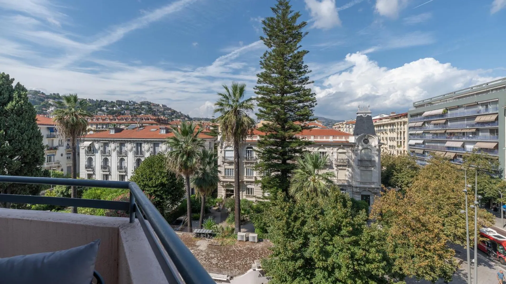 Holiday home Elegant Condo With Balconies In The Heart Of Nice