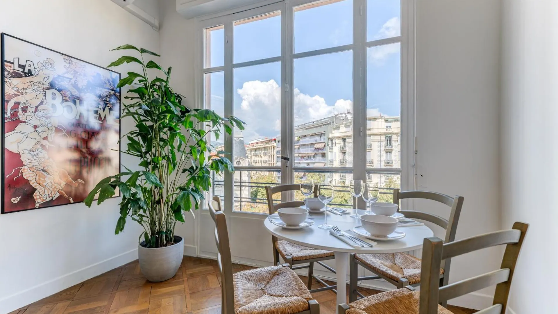 Elegant Condo With Balconies In The Heart Of Nice 0*,