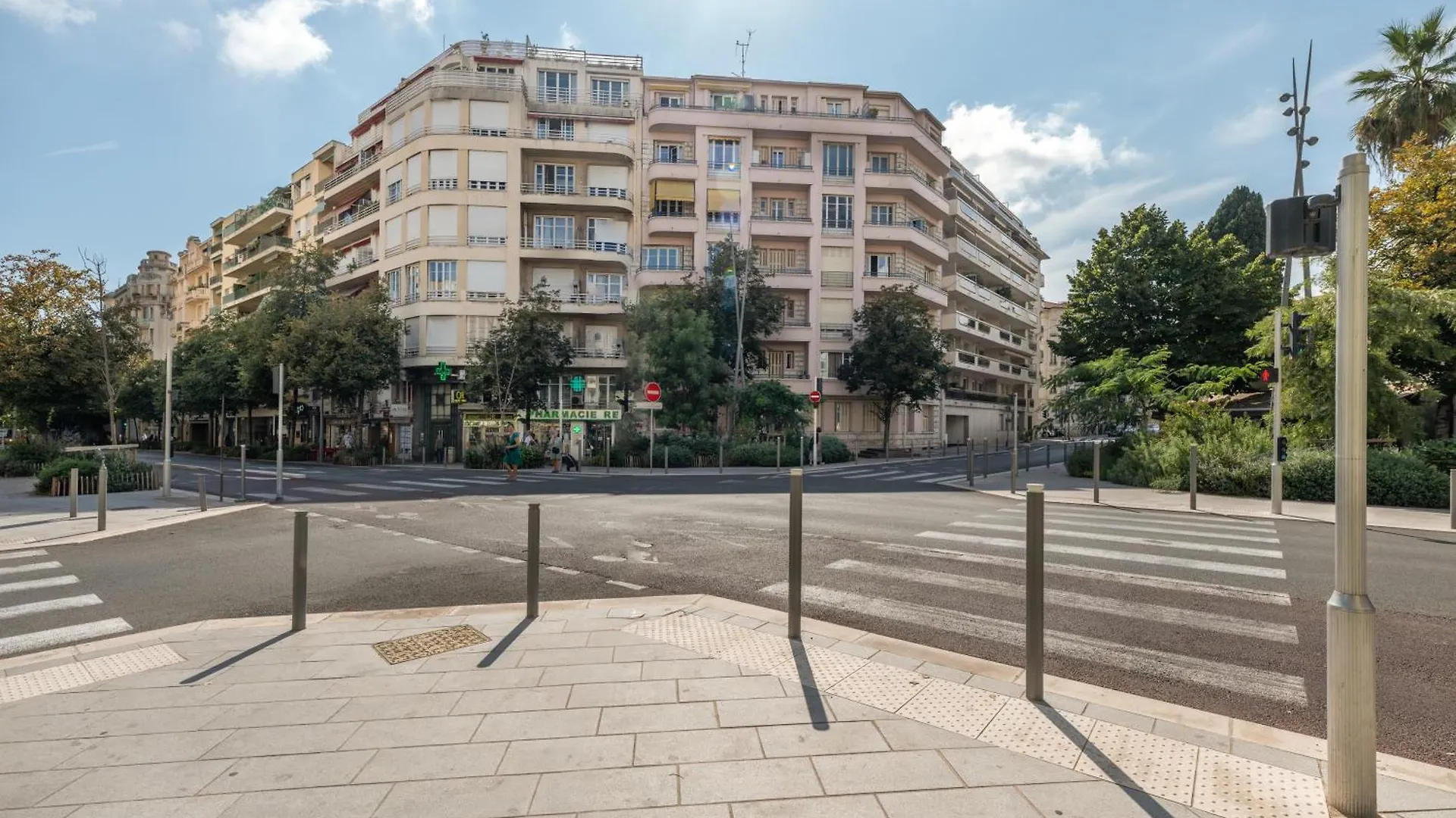 Elegant Condo With Balconies In The Heart Of Nice Holiday home