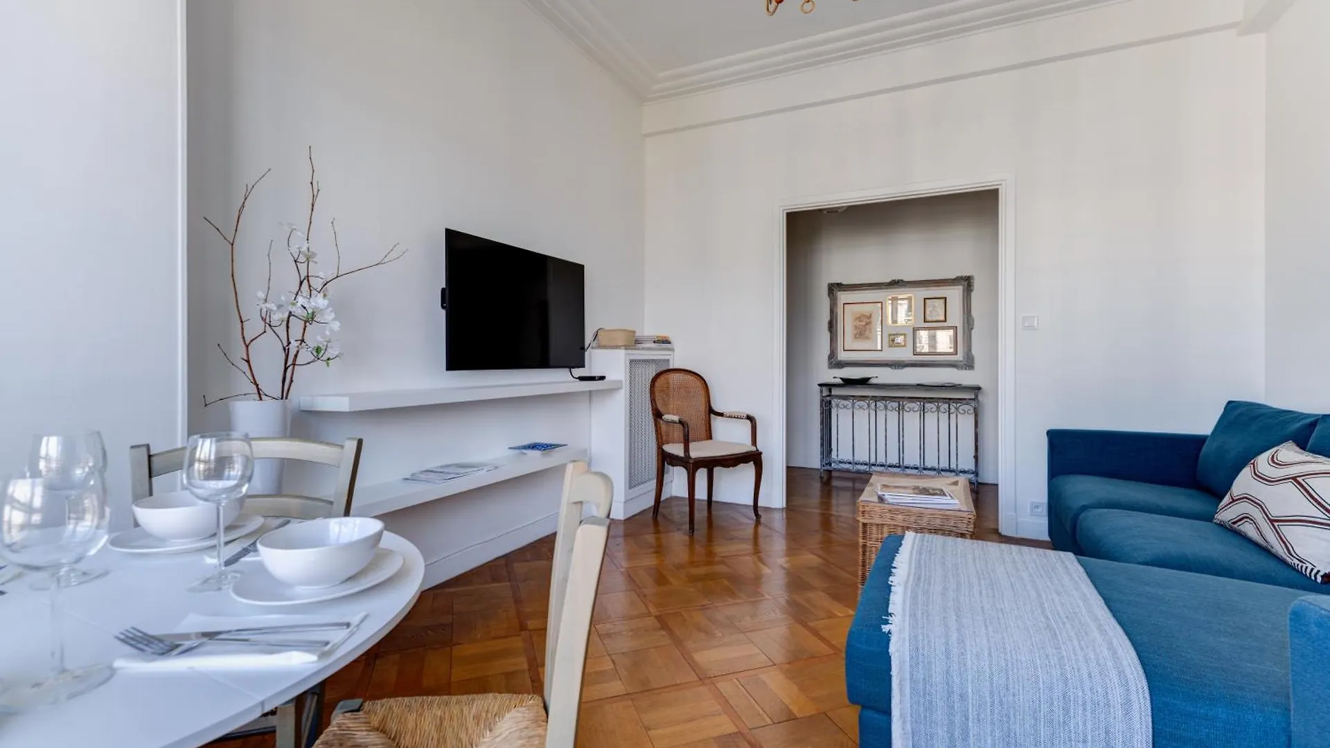 Elegant Condo With Balconies In The Heart Of Nice France