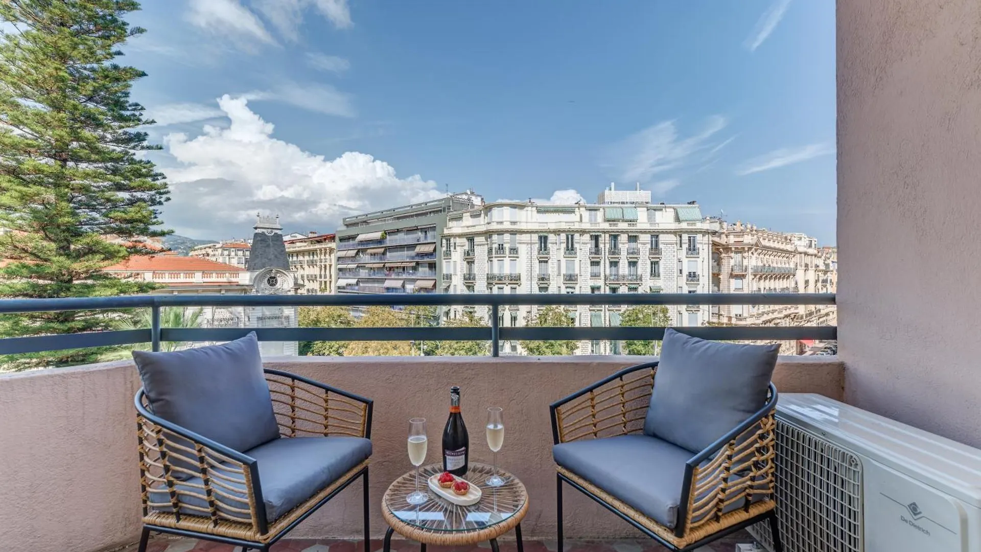 Holiday home Elegant Condo With Balconies In The Heart Of Nice France